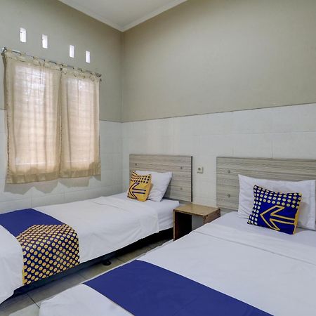 Oyo Life 90159 Puri Asoka Guest House Semarang Bagian luar foto