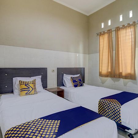 Oyo Life 90159 Puri Asoka Guest House Semarang Bagian luar foto