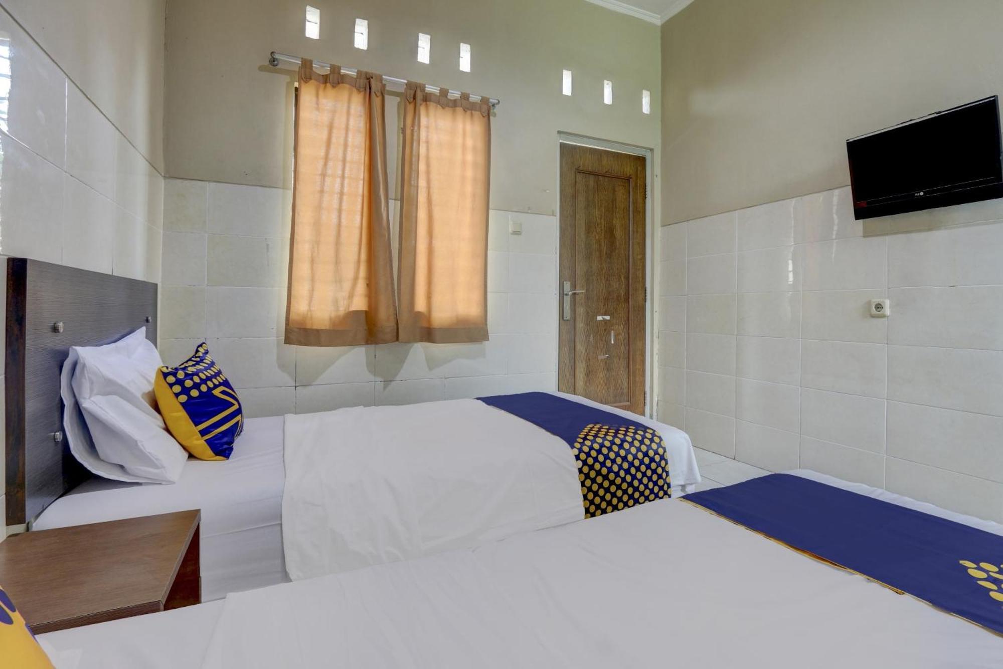 Oyo Life 90159 Puri Asoka Guest House Semarang Bagian luar foto