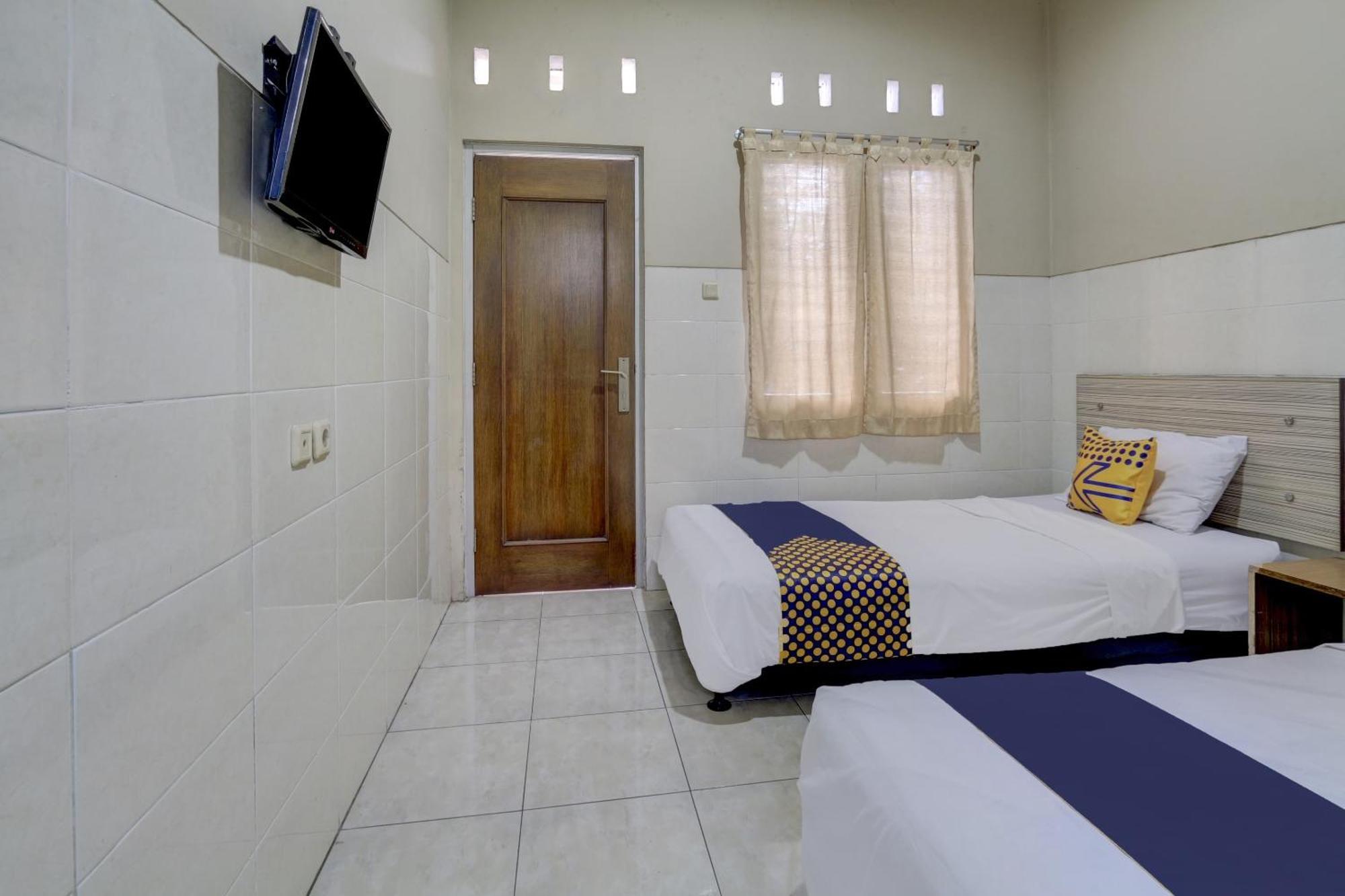 Oyo Life 90159 Puri Asoka Guest House Semarang Bagian luar foto