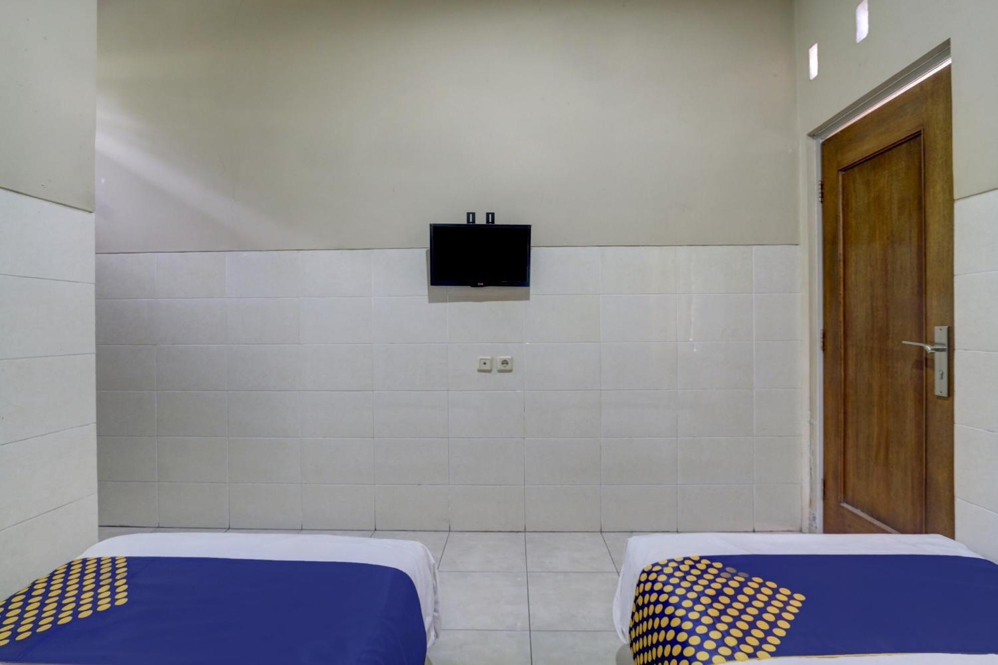 Oyo Life 90159 Puri Asoka Guest House Semarang Bagian luar foto