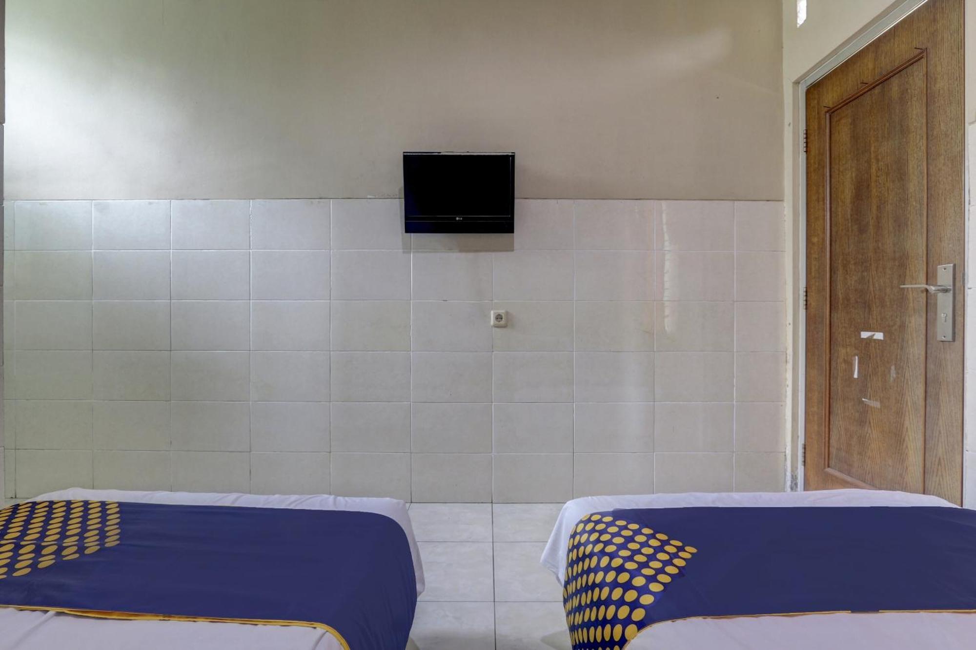 Oyo Life 90159 Puri Asoka Guest House Semarang Bagian luar foto