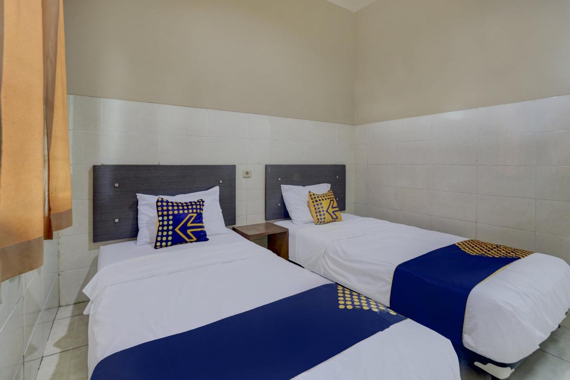 Oyo Life 90159 Puri Asoka Guest House Semarang Bagian luar foto