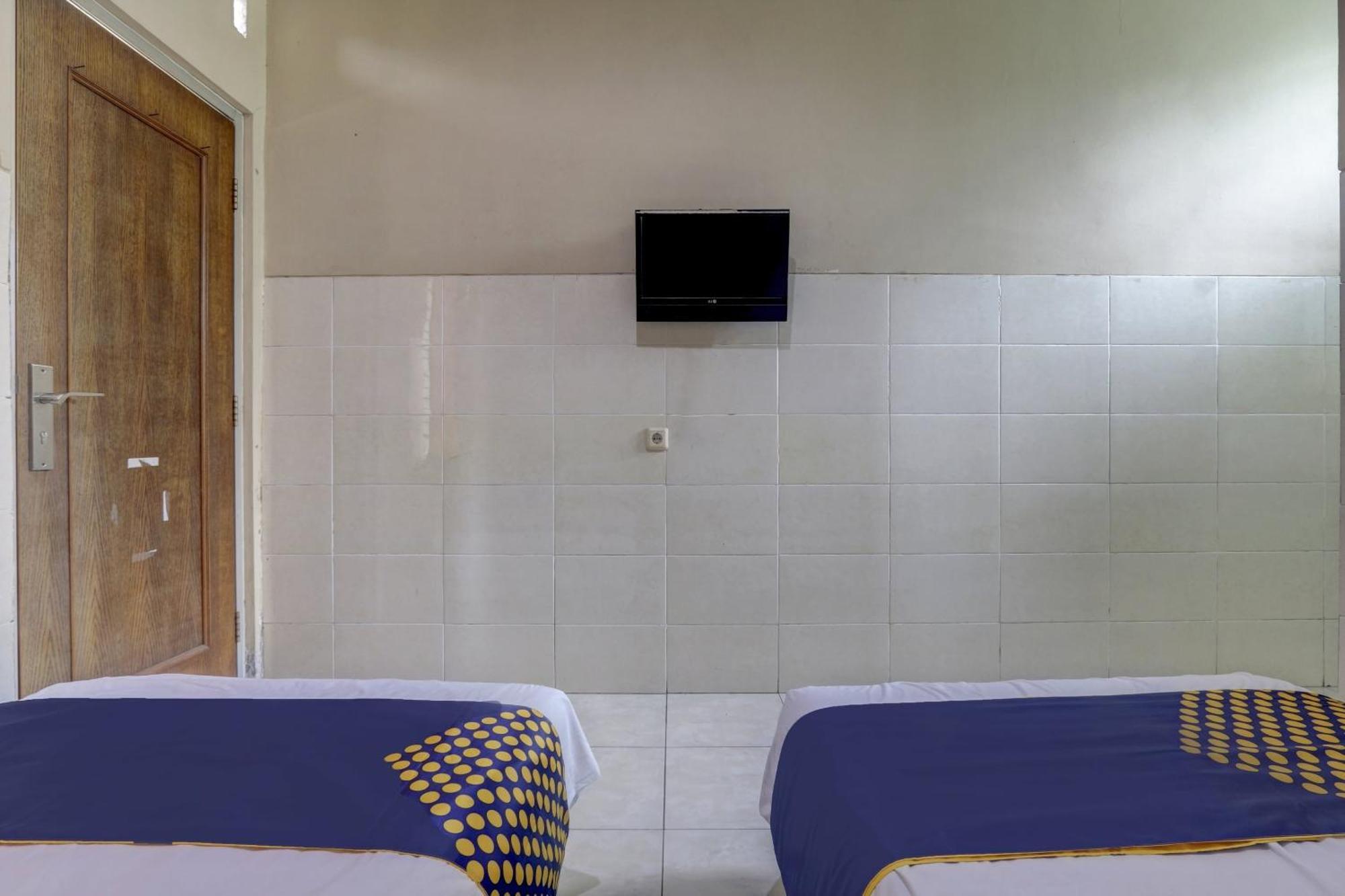 Oyo Life 90159 Puri Asoka Guest House Semarang Bagian luar foto