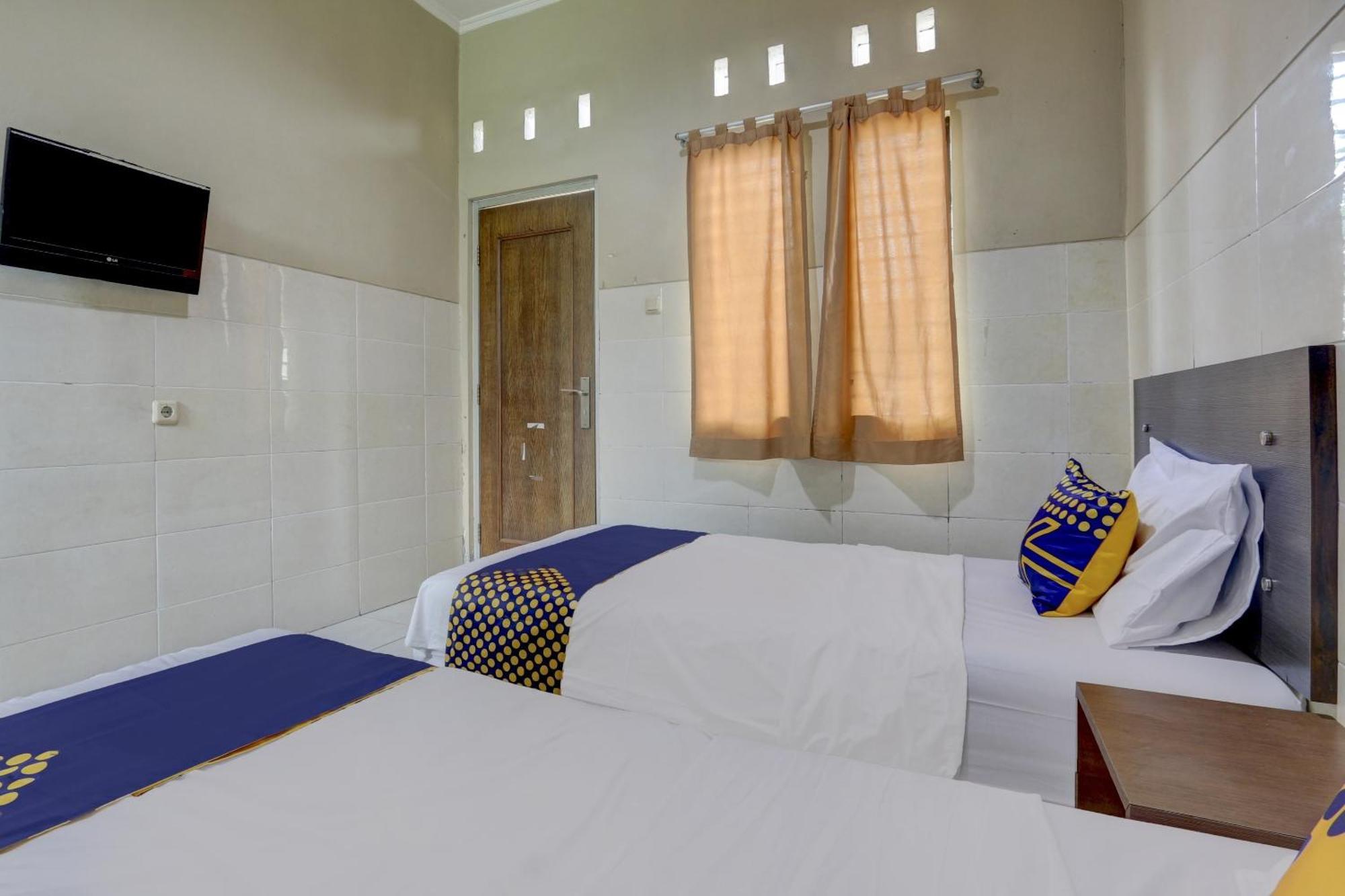 Oyo Life 90159 Puri Asoka Guest House Semarang Bagian luar foto
