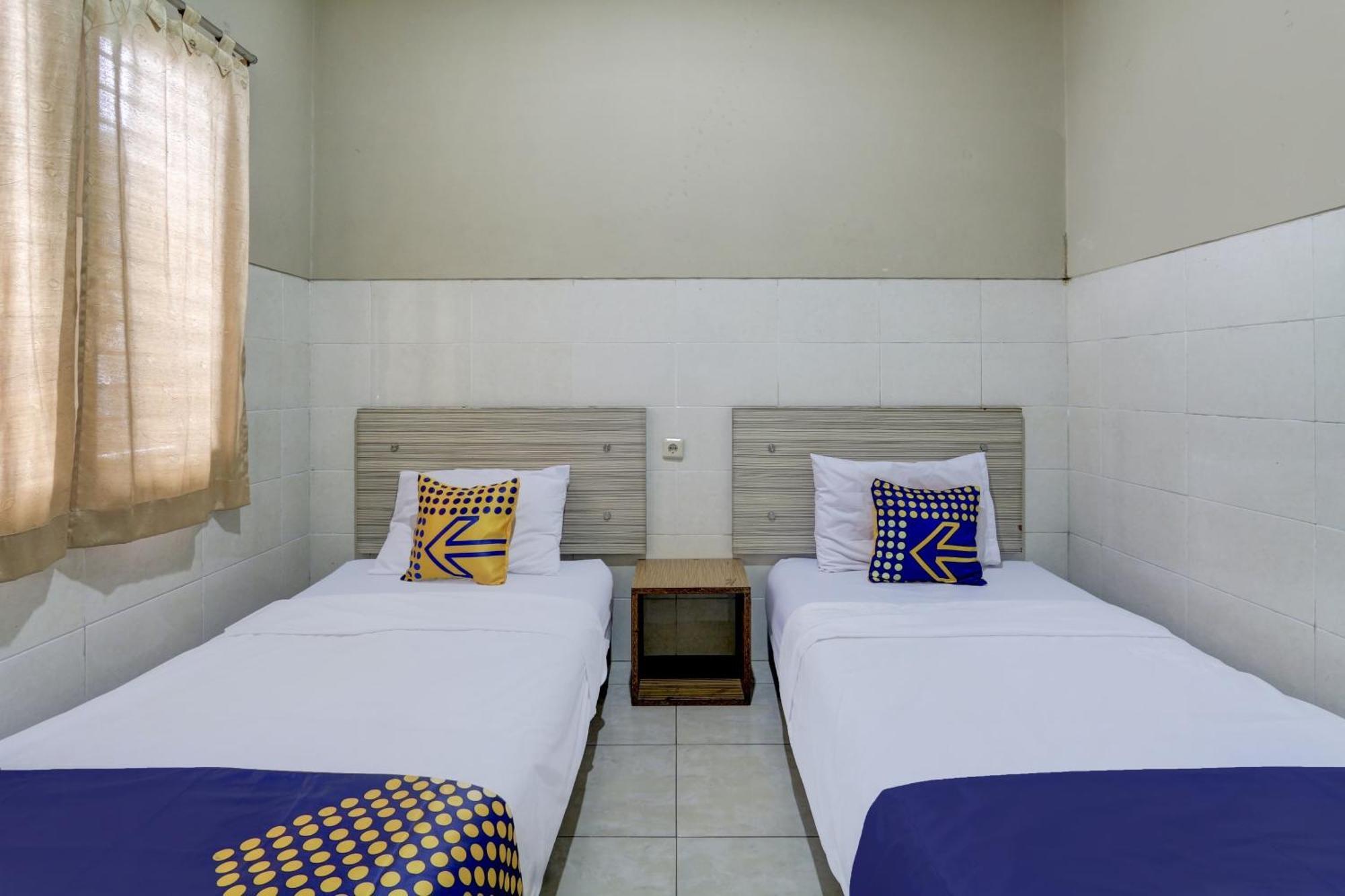 Oyo Life 90159 Puri Asoka Guest House Semarang Bagian luar foto